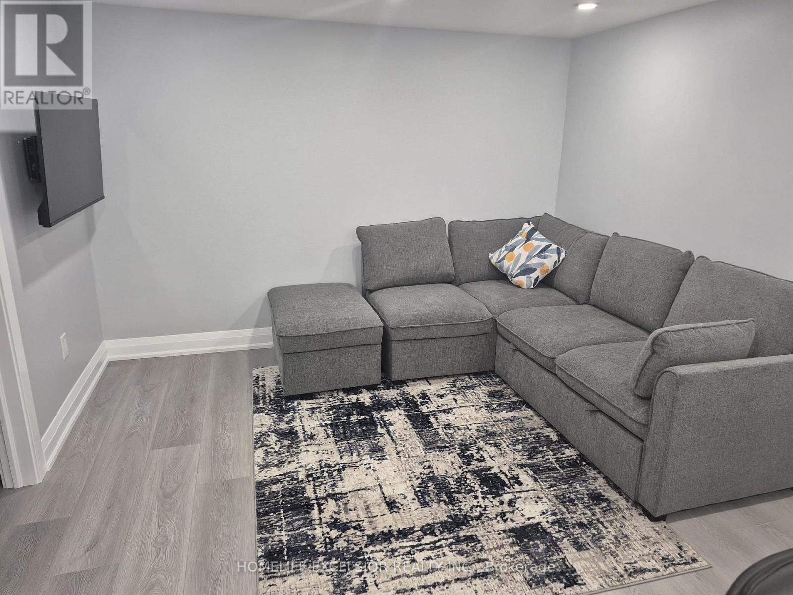 17 17 MILES AVENUE, Brantford, Ontario