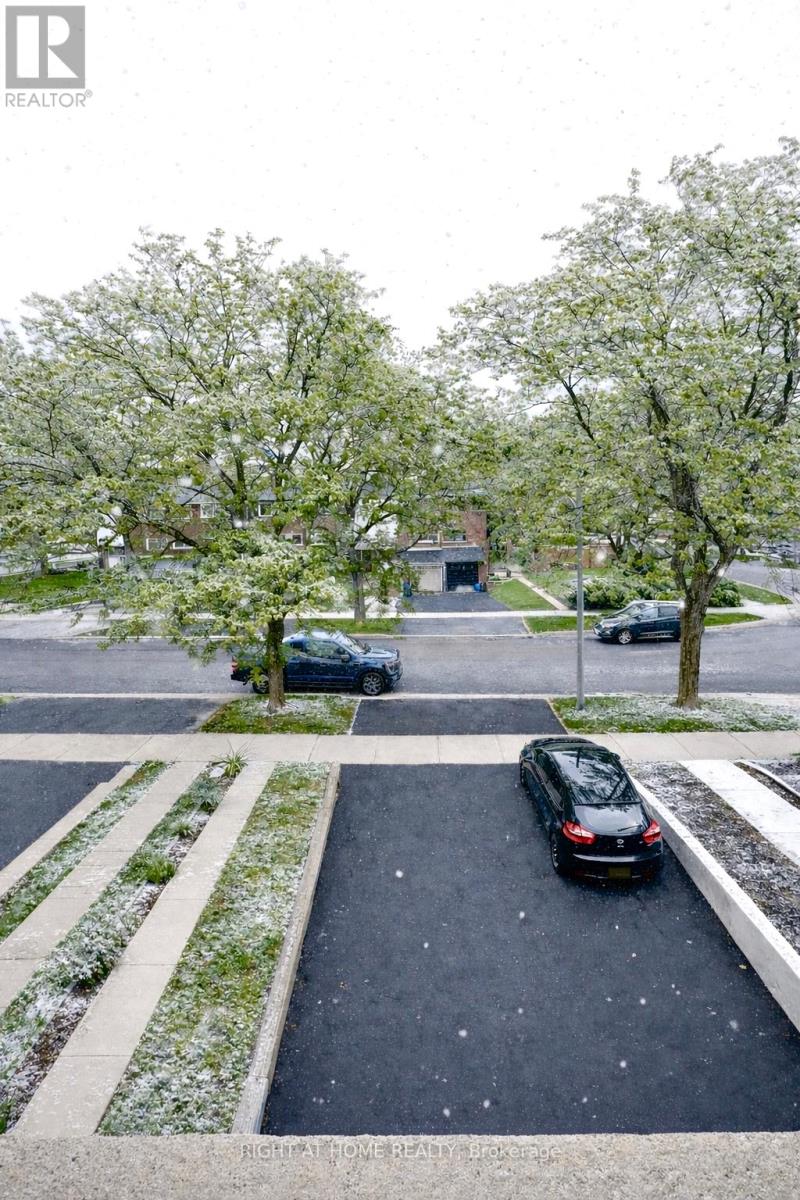 5473 Schueller Crescent, Burlington, Ontario  L7L 3T1 - Photo 2 - W12814126