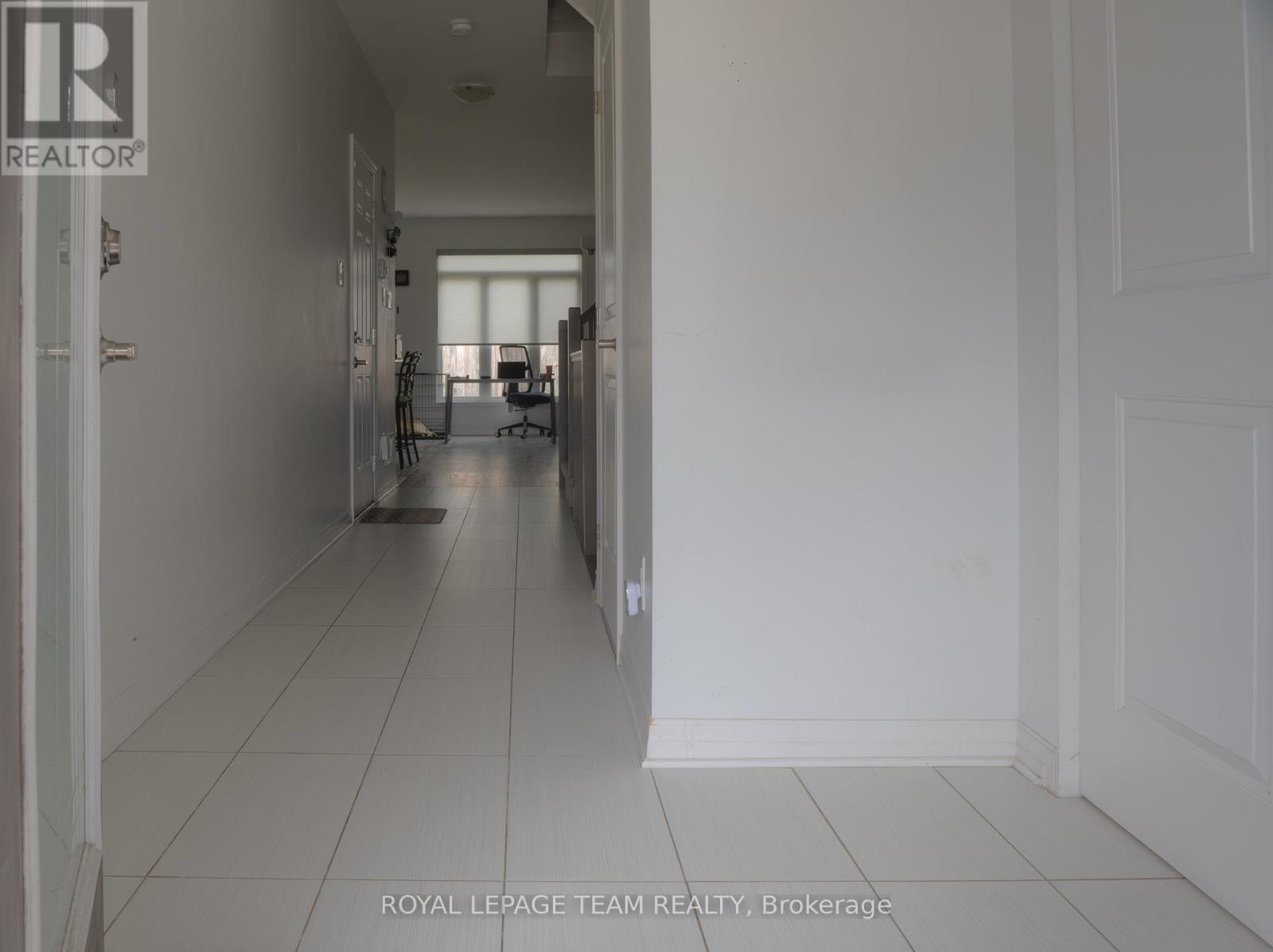 174 Hawkshaw Crescent, Ottawa, Ontario  K2J 0J7 - Photo 4 - X12884710