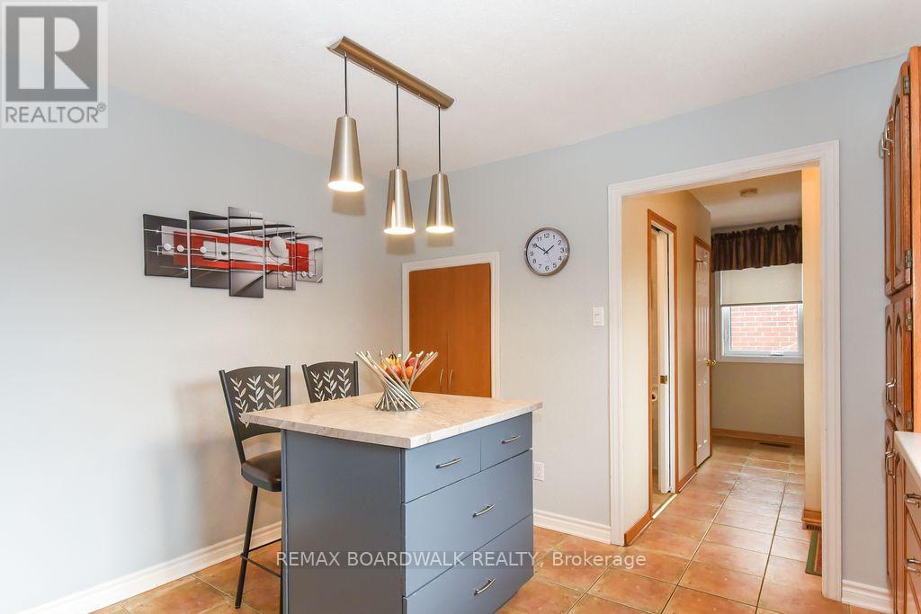 1408 Marchand Street S, Ottawa, Ontario  K1B 3N8 - Photo 10 - X12884726