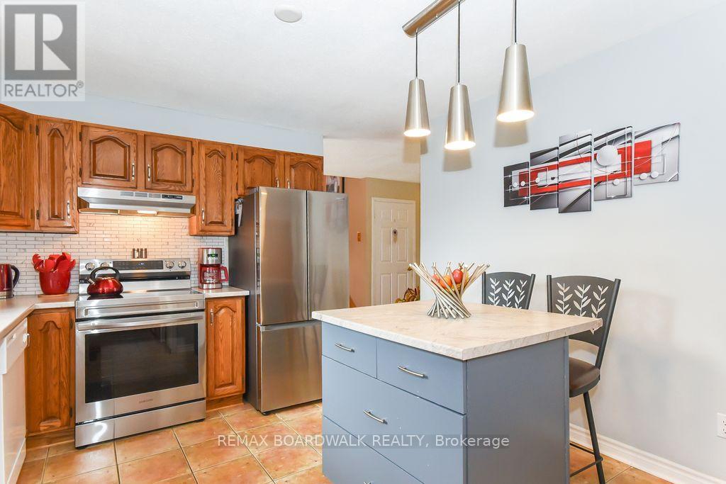 1408 Marchand Street S, Ottawa, Ontario  K1B 3N8 - Photo 11 - X12884726