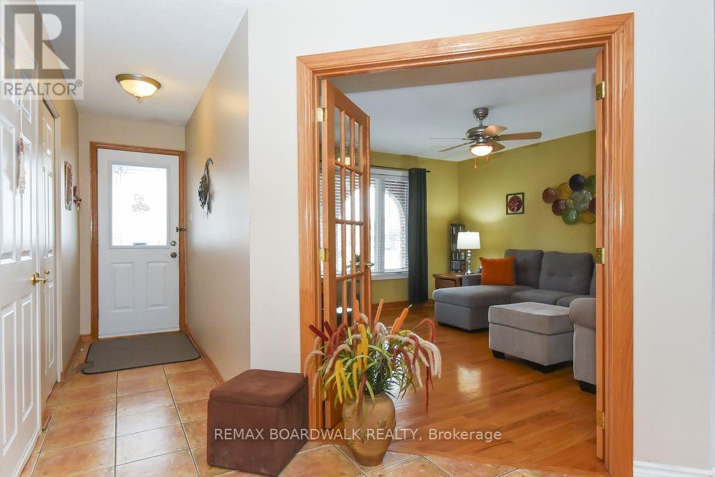 1408 Marchand Street S, Ottawa, Ontario  K1B 3N8 - Photo 2 - X12884726