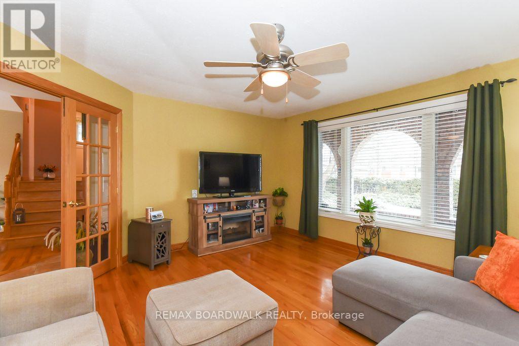 1408 Marchand Street S, Ottawa, Ontario  K1B 3N8 - Photo 6 - X12884726