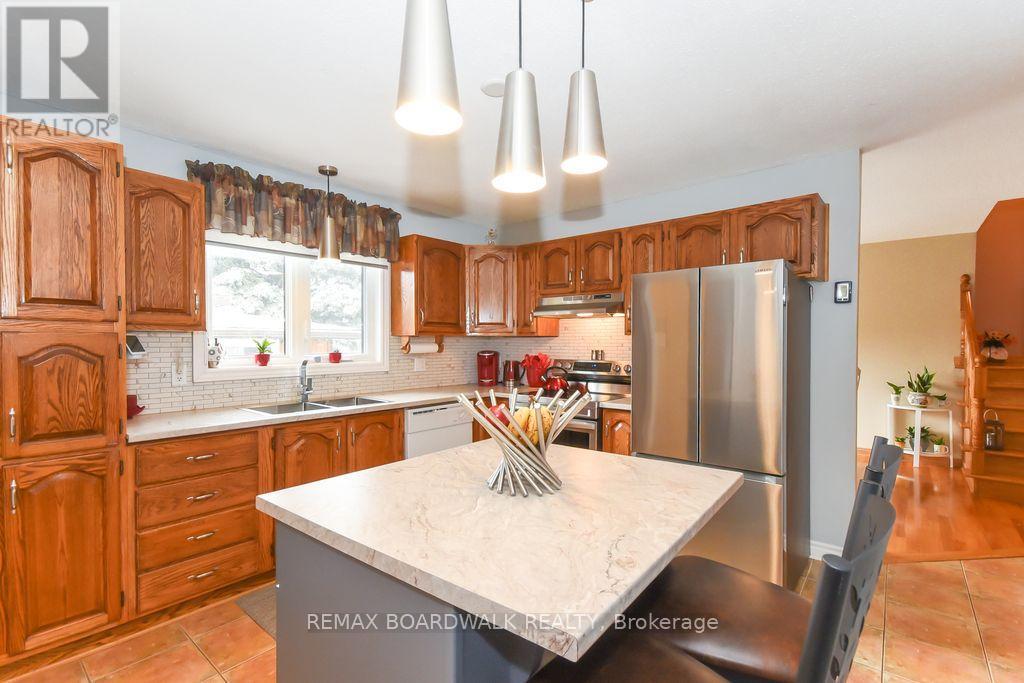 1408 Marchand Street S, Ottawa, Ontario  K1B 3N8 - Photo 8 - X12884726