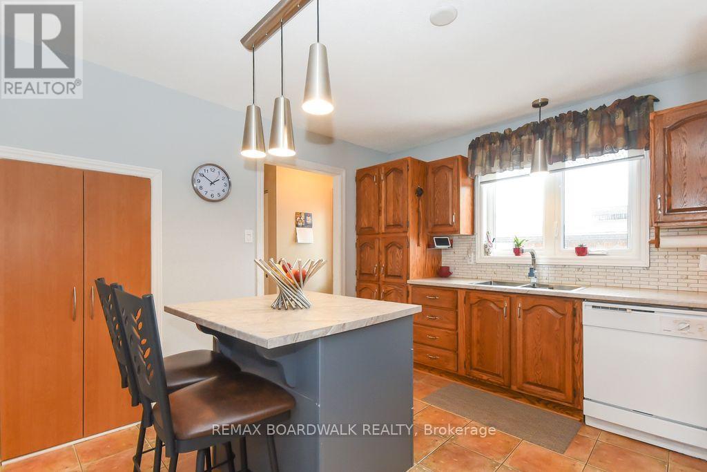 1408 Marchand Street S, Ottawa, Ontario  K1B 3N8 - Photo 9 - X12884726