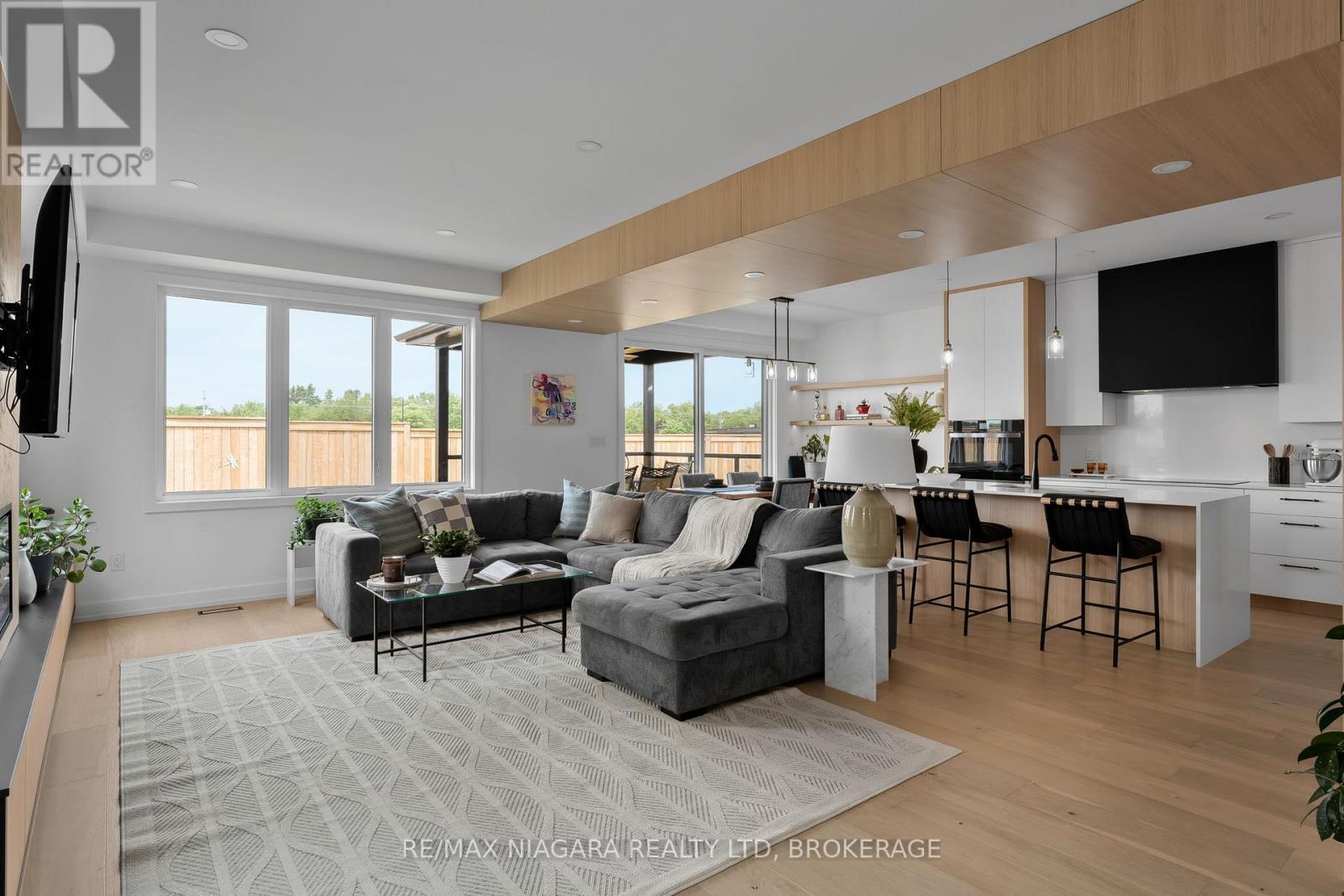 6176 Curlin Crescent, Niagara Falls, Ontario  L2H 3W8 - Photo 4 - X12884712