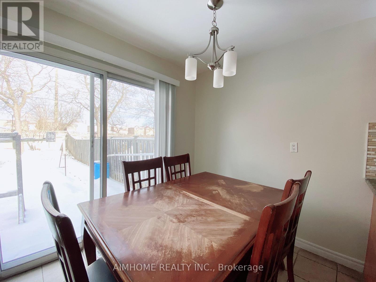 195 Enchanted Hills Crescent, Toronto, Ontario  M1V 3P1 - Photo 5 - E12884732