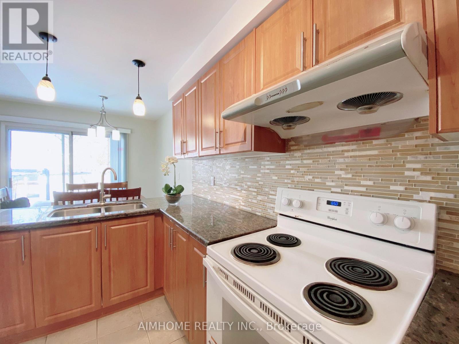 195 Enchanted Hills Crescent, Toronto, Ontario  M1V 3P1 - Photo 6 - E12884732