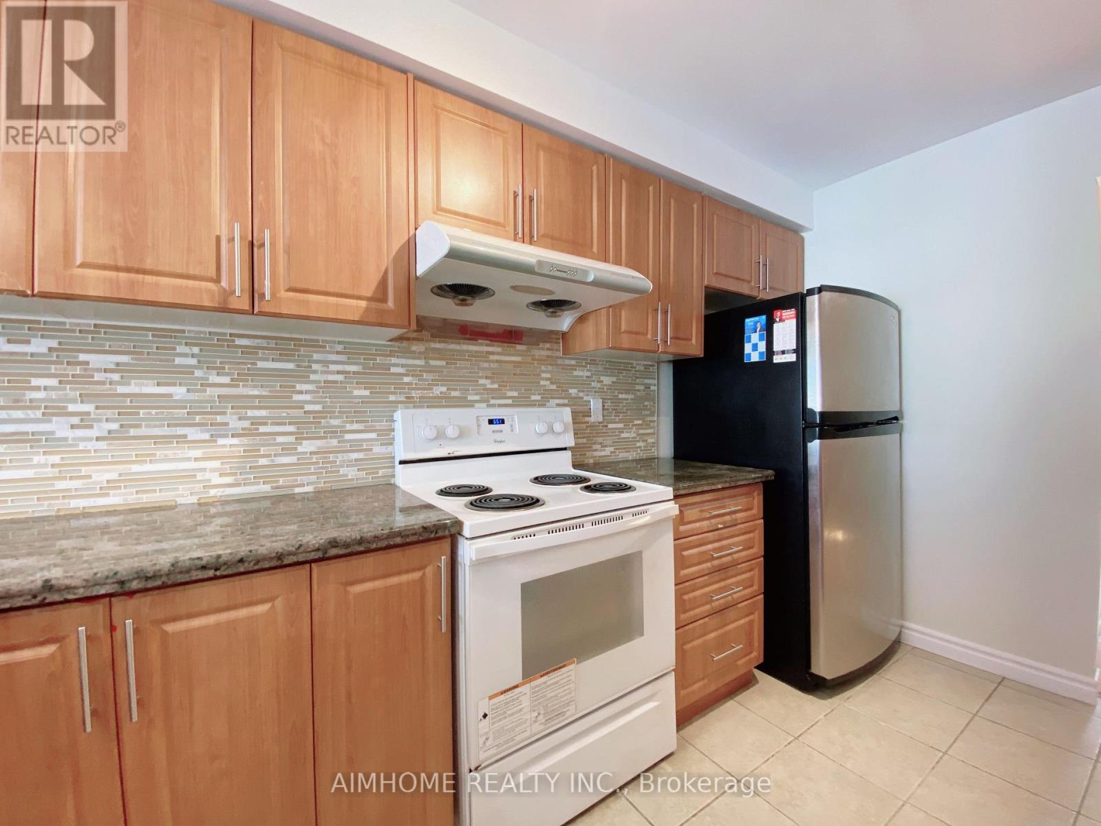 195 Enchanted Hills Crescent, Toronto, Ontario  M1V 3P1 - Photo 7 - E12884732