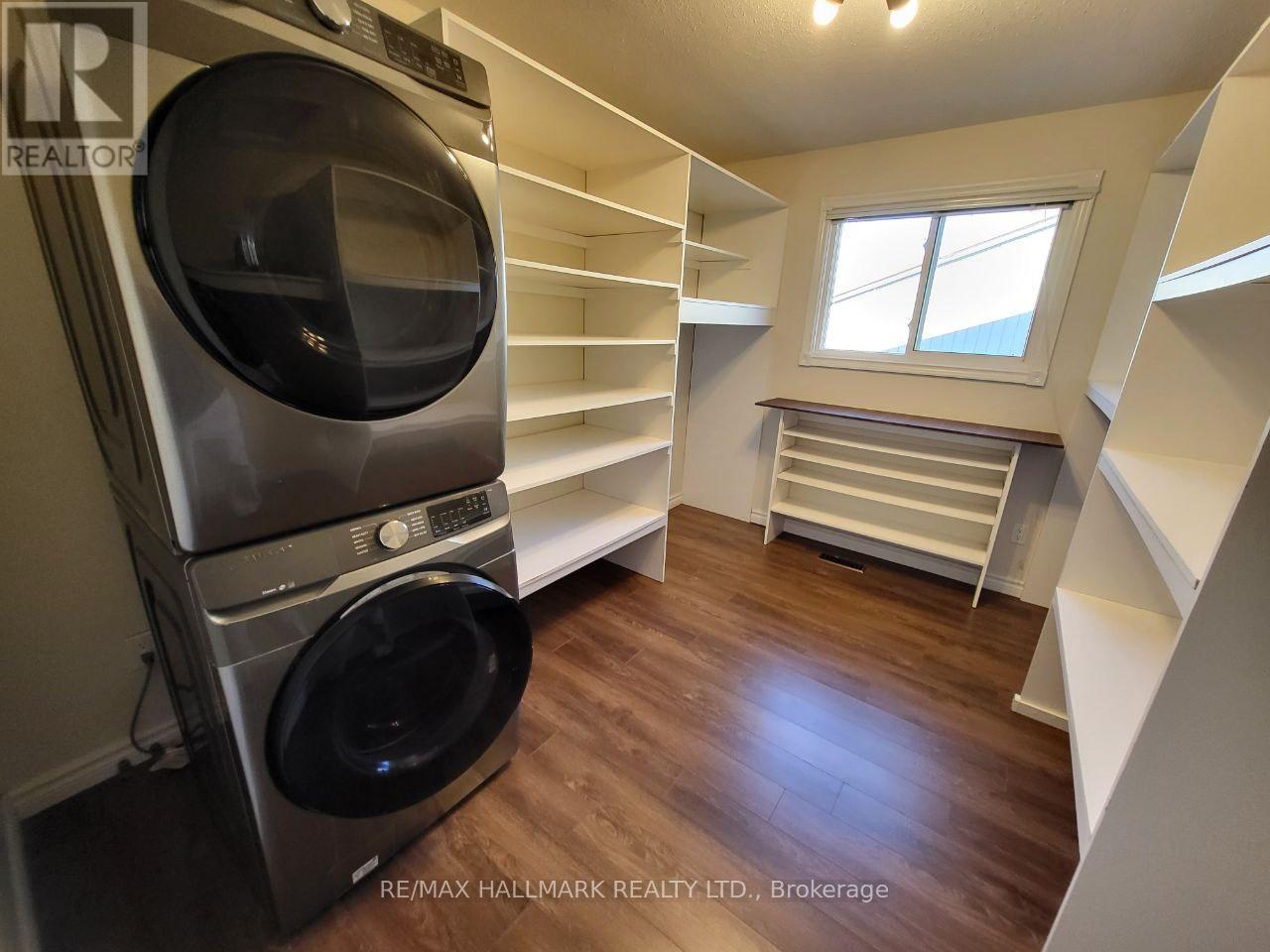 Main Floor - 928 Wayne Drive, Newmarket, Ontario  L3Y 5T8 - Photo 13 - N12884748