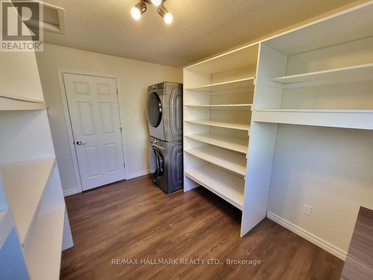 Main Floor - 928 Wayne Drive, Newmarket, Ontario  L3Y 5T8 - Photo 14 - N12884748