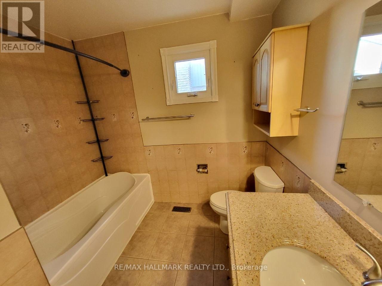 Main Floor - 928 Wayne Drive, Newmarket, Ontario  L3Y 5T8 - Photo 16 - N12884748