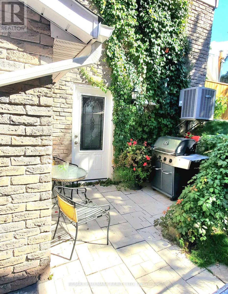 WALK OUT BASEMENT - 928 WAYNE DRIVE, newmarket (huron heights-leslie valley), Ontario