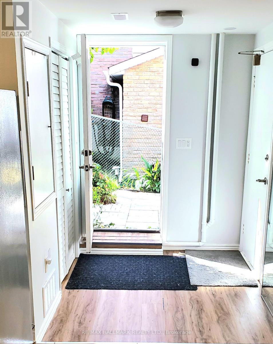 Walk Out Basement - 928 Wayne Drive, Newmarket, Ontario  L3Y 5T8 - Photo 11 - N12884750