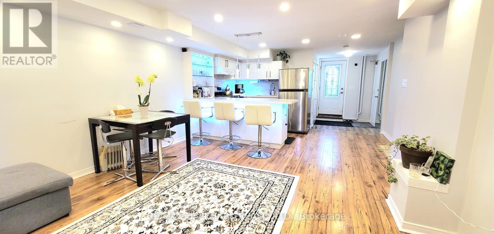 Walk Out Basement - 928 Wayne Drive, Newmarket, Ontario  L3Y 5T8 - Photo 2 - N12884750