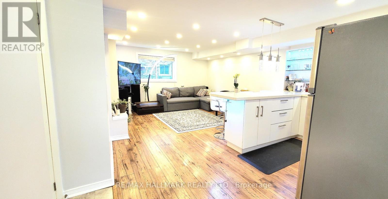 Walk Out Basement - 928 Wayne Drive, Newmarket, Ontario  L3Y 5T8 - Photo 5 - N12884750