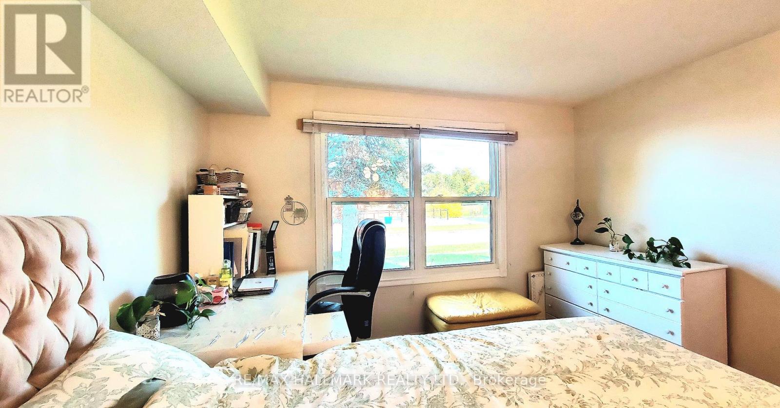 Walk Out Basement - 928 Wayne Drive, Newmarket, Ontario  L3Y 5T8 - Photo 7 - N12884750