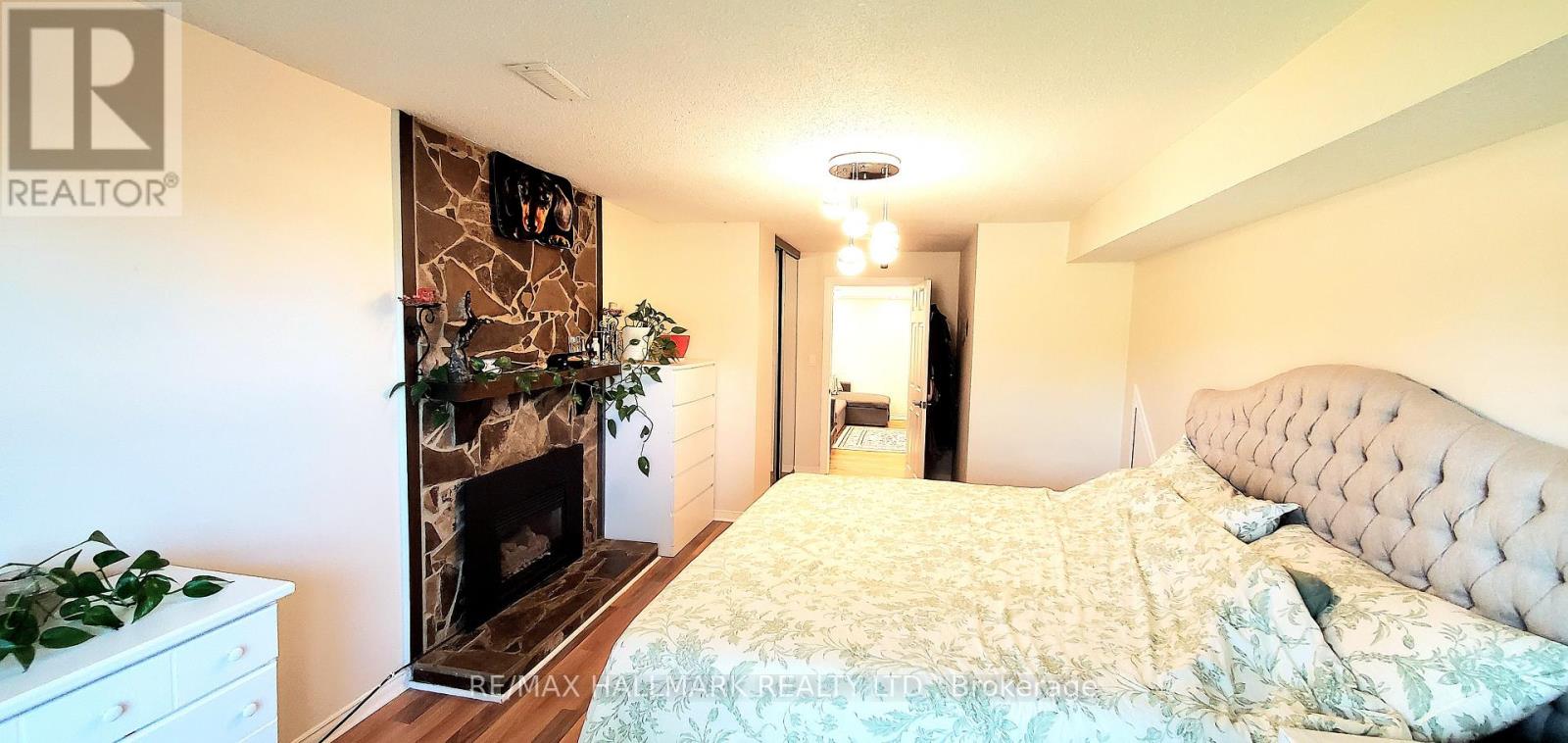 Walk Out Basement - 928 Wayne Drive, Newmarket, Ontario  L3Y 5T8 - Photo 8 - N12884750