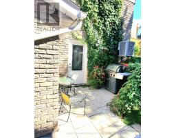 WALK OUT BASEMENT - 928 WAYNE DRIVE, Newmarket, Ontario