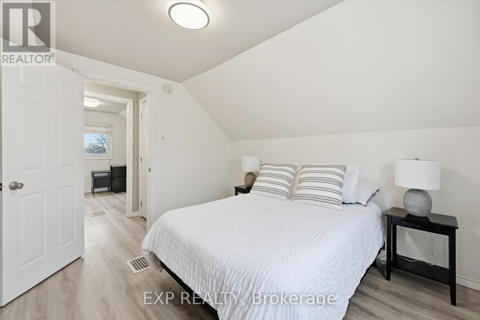 70 Whyte Avenue N, Thorold, Ontario  L2V 2T7 - Photo 25 - X12884706