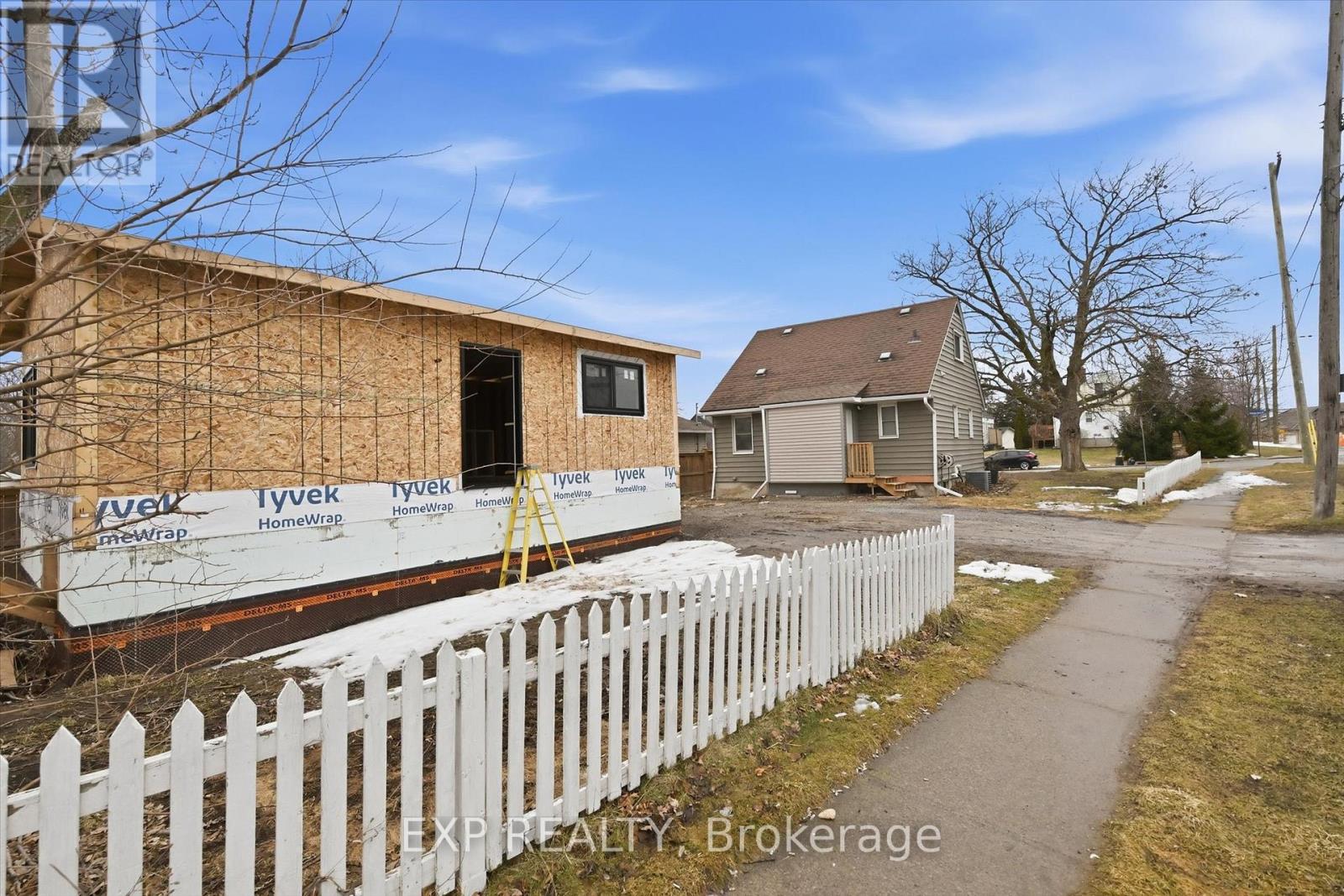 70 Whyte Avenue N, Thorold, Ontario  L2V 2T7 - Photo 3 - X12884706