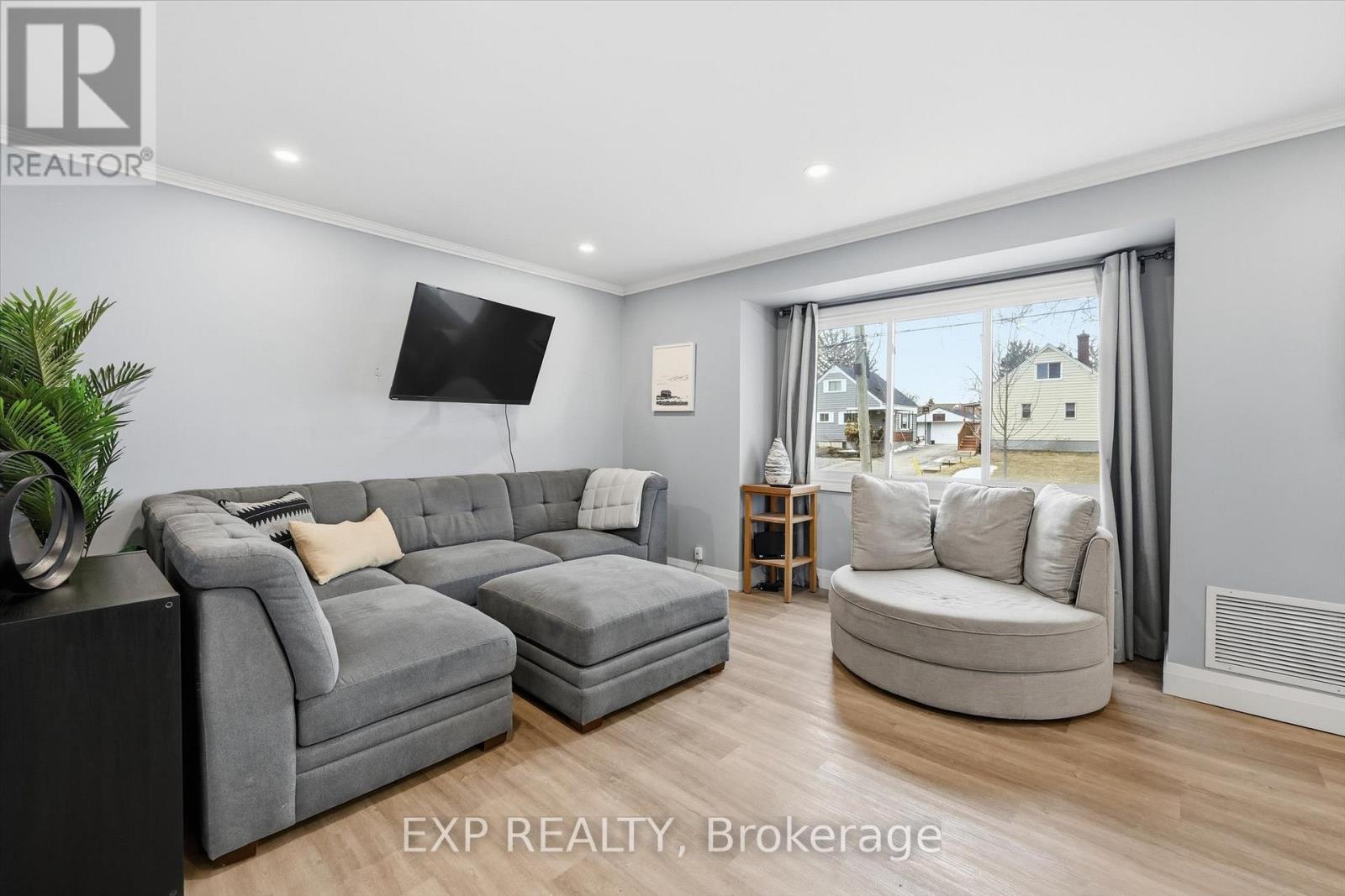 70 Whyte Avenue N, Thorold, Ontario  L2V 2T7 - Photo 5 - X12884706