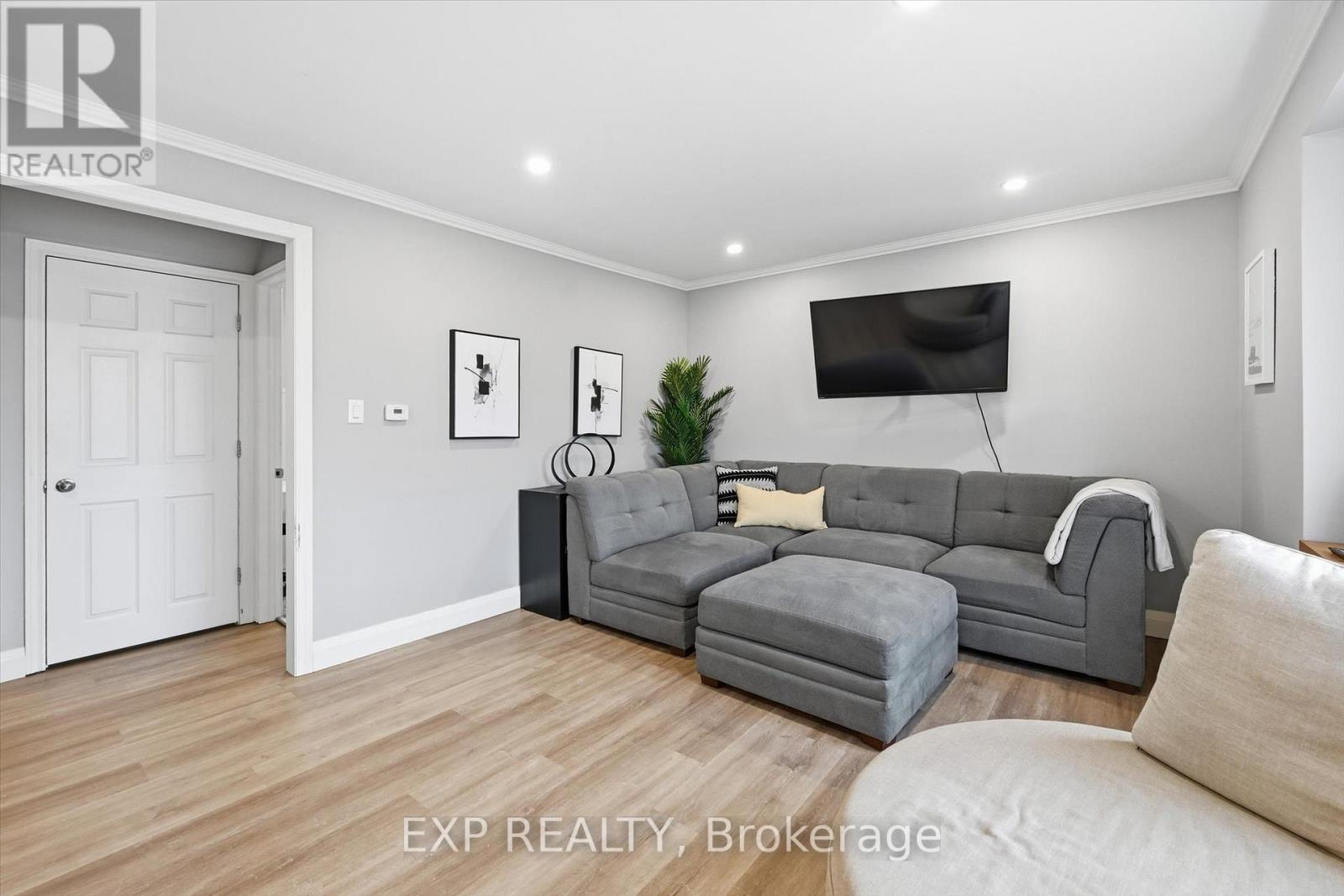 70 Whyte Avenue N, Thorold, Ontario  L2V 2T7 - Photo 6 - X12884706