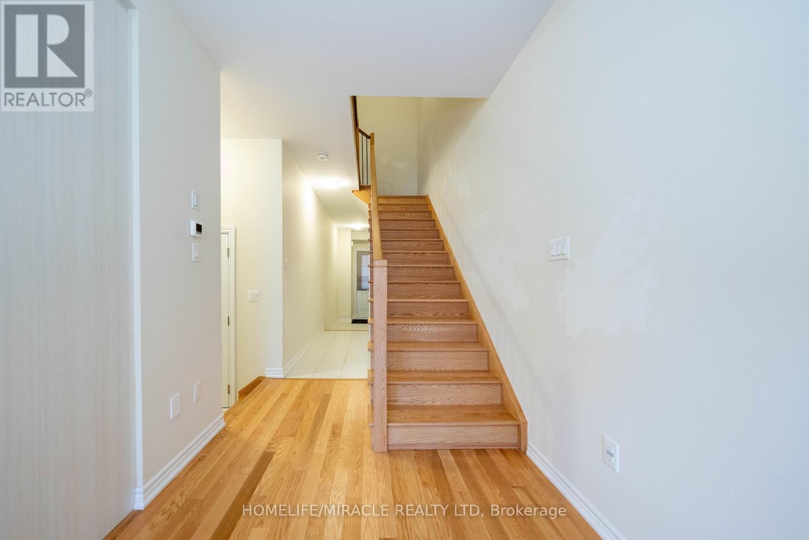 1420 Oakmont Common, Burlington, Ontario  L7P 0V8 - Photo 3 - W12882688