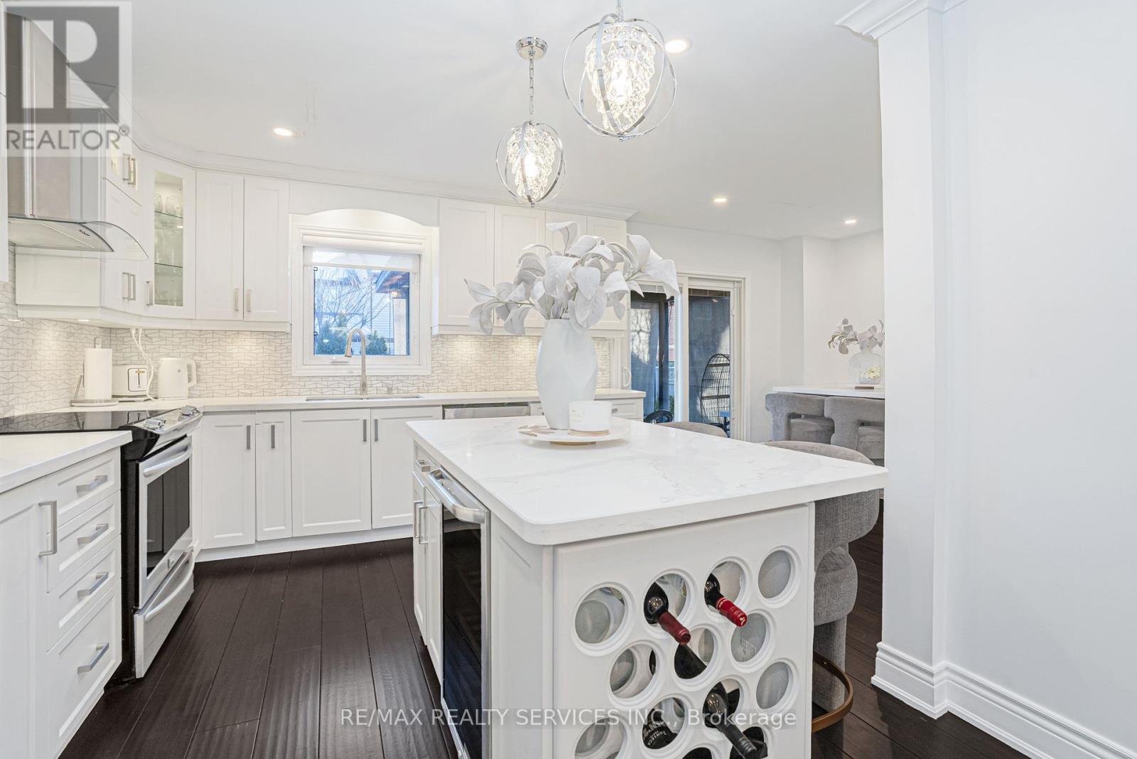 18 Creekview Court, Brampton, Ontario  L6Z 3Y2 - Photo 13 - W12884746