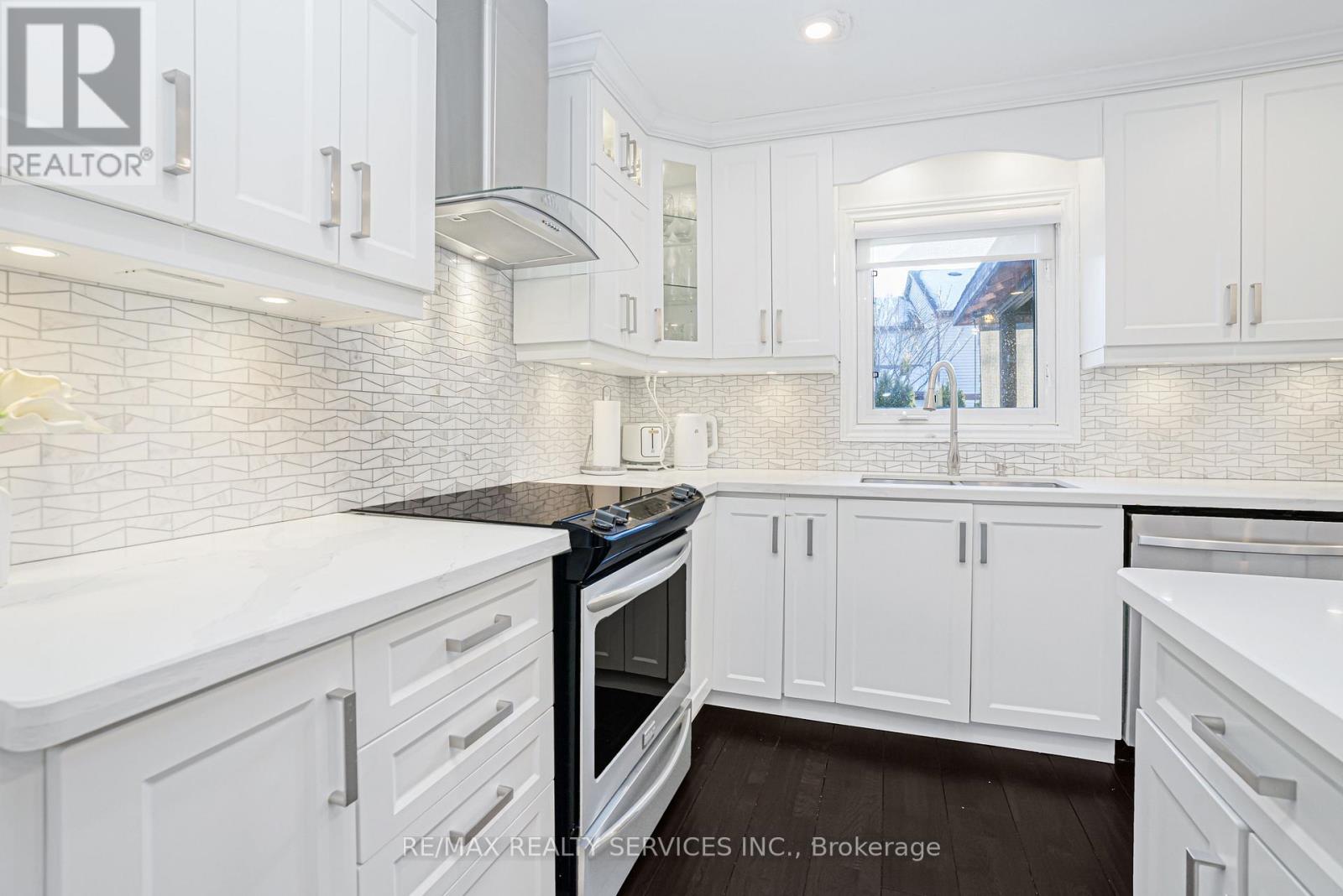 18 Creekview Court, Brampton, Ontario  L6Z 3Y2 - Photo 15 - W12884746