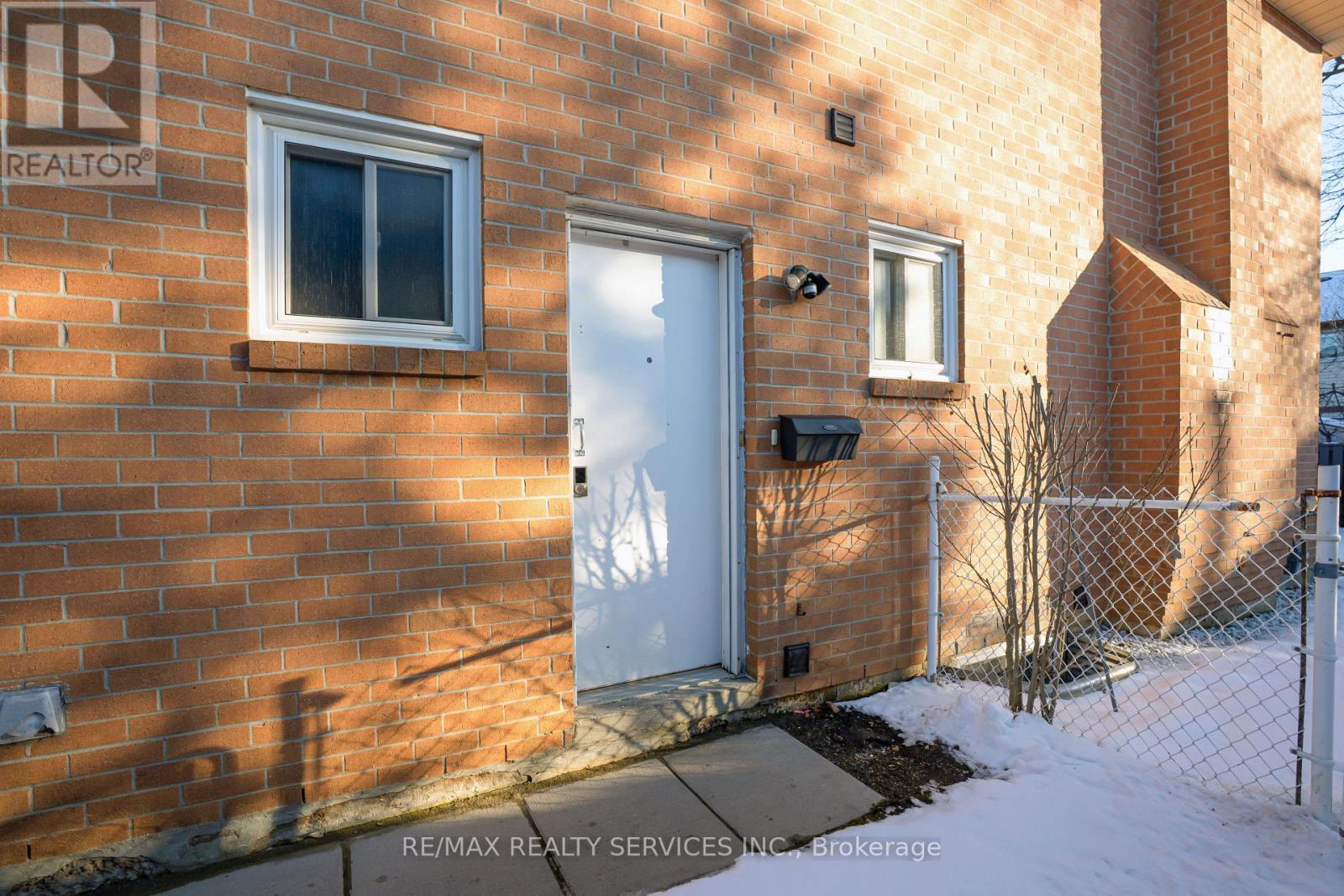 18 Creekview Court, Brampton, Ontario  L6Z 3Y2 - Photo 32 - W12884746