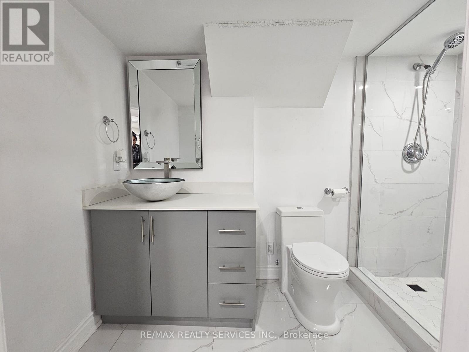 18 Creekview Court, Brampton, Ontario  L6Z 3Y2 - Photo 41 - W12884746