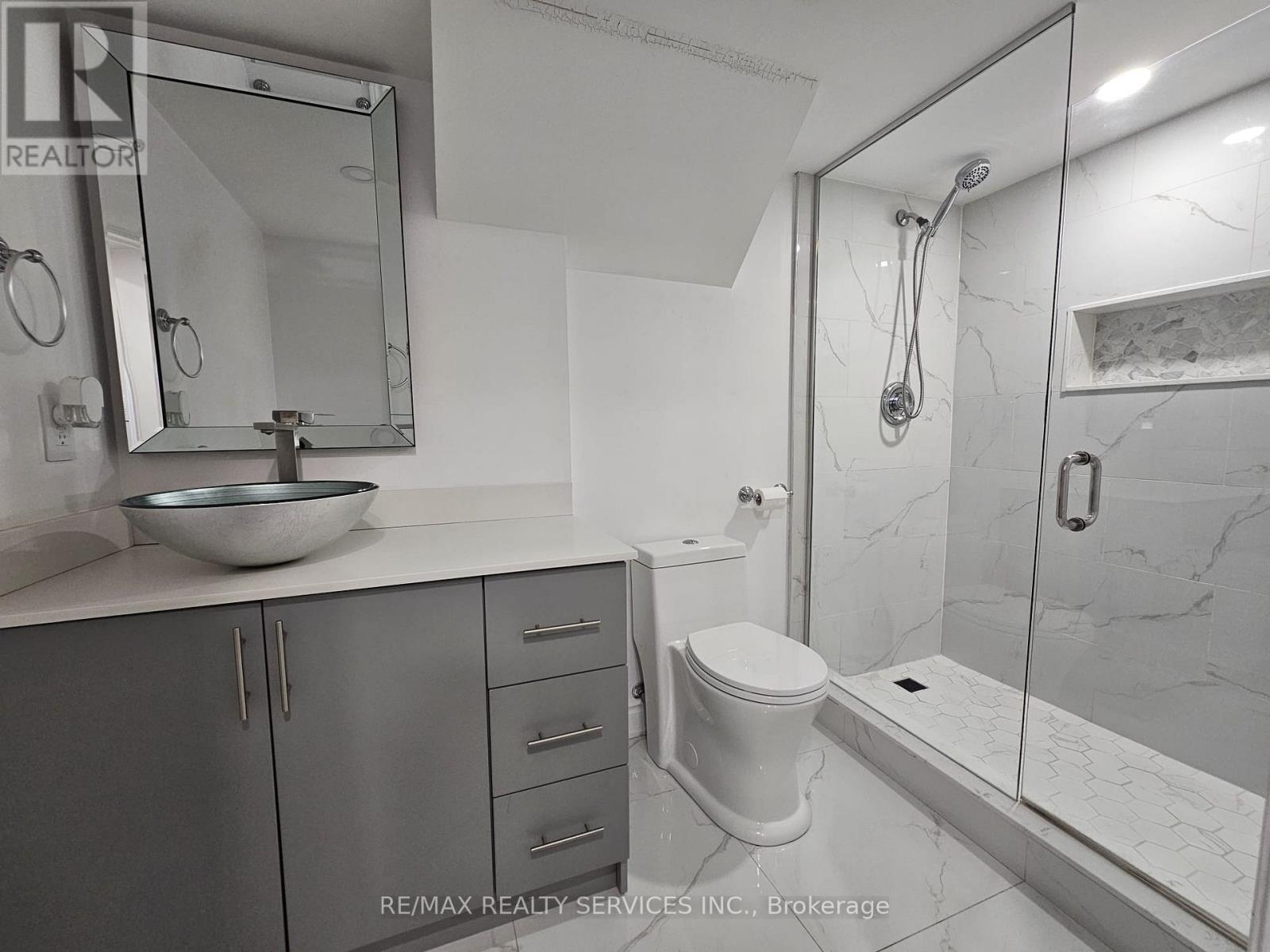 18 Creekview Court, Brampton, Ontario  L6Z 3Y2 - Photo 43 - W12884746