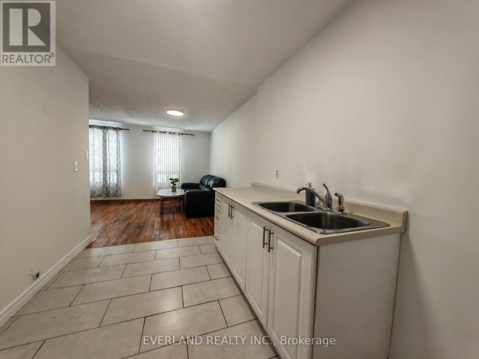 18 Camberley Court, Toronto (Malvern), Ontario  M1B 2S6 - Photo 5 - E12884760