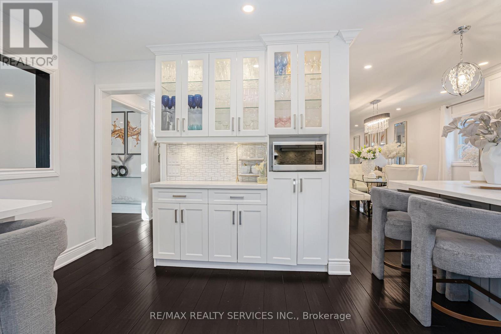 18 Creekview Court, Brampton, Ontario  L6Z 3Y2 - Photo 10 - W12884746