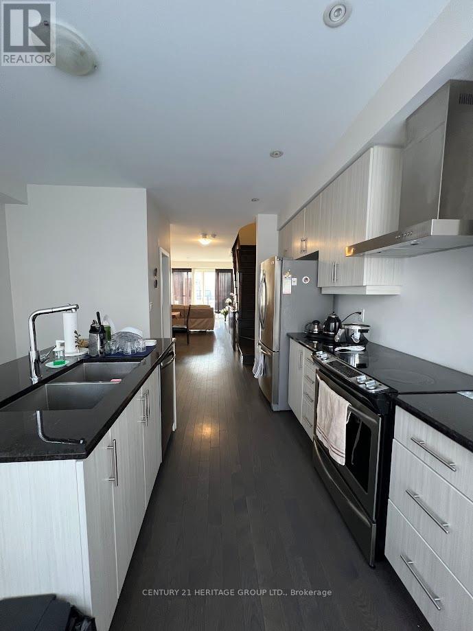 169 Salterton Circle, Vaughan, Ontario  L6A 4Z2 - Photo 3 - N12882314