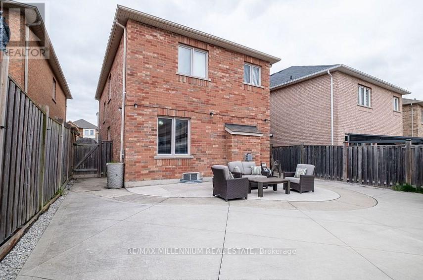 Upper - 66 Attview Crescent, Brampton, Ontario  L6P 2R5 - Photo 2 - W12884756