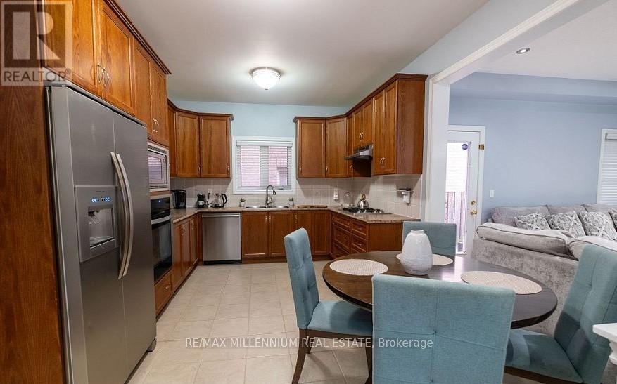 Upper - 66 Attview Crescent, Brampton, Ontario  L6P 2R5 - Photo 3 - W12884756