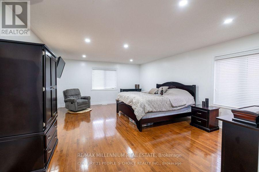 Upper - 66 Attview Crescent, Brampton, Ontario  L6P 2R5 - Photo 5 - W12884756