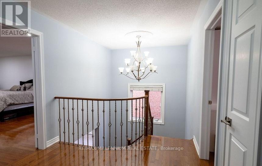 Upper - 66 Attview Crescent, Brampton, Ontario  L6P 2R5 - Photo 7 - W12884756