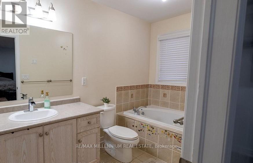 Upper - 66 Attview Crescent, Brampton, Ontario  L6P 2R5 - Photo 8 - W12884756