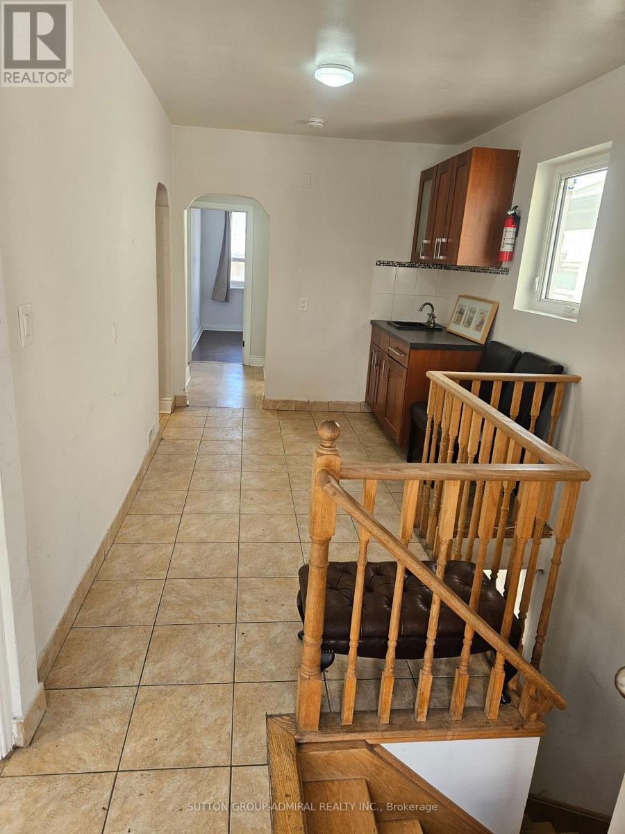 32 Belgravia Avenue, Toronto (Briar Hill-Belgravia), Ontario  M6E 2M5 - Photo 2 - W12884766