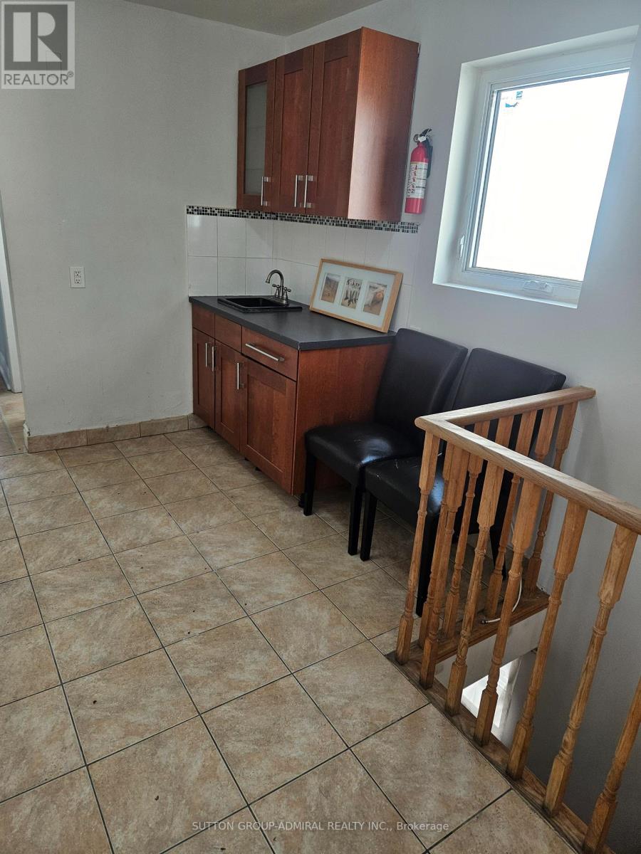 32 Belgravia Avenue, Toronto (Briar Hill-Belgravia), Ontario  M6E 2M5 - Photo 3 - W12884766