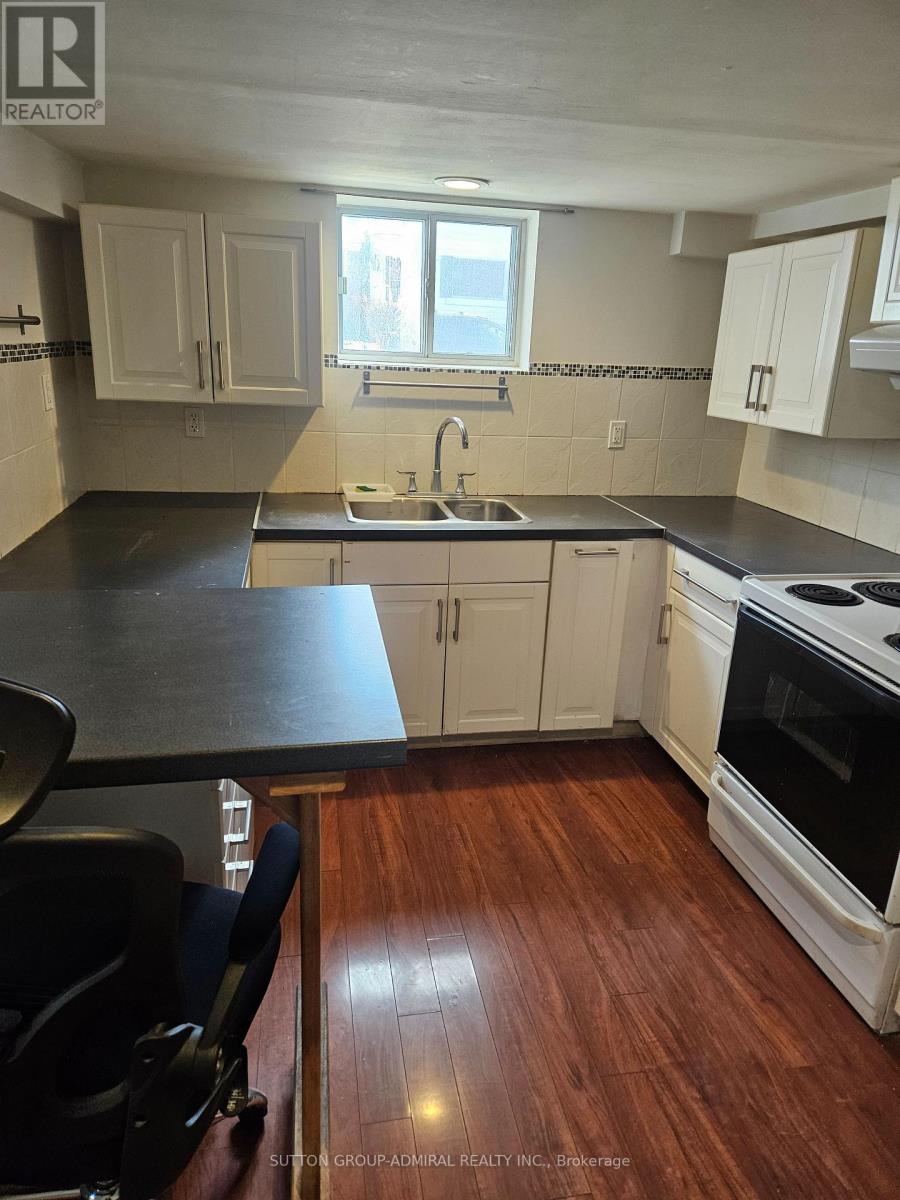 32 Belgravia Avenue, Toronto (Briar Hill-Belgravia), Ontario  M6E 2M5 - Photo 5 - W12884766