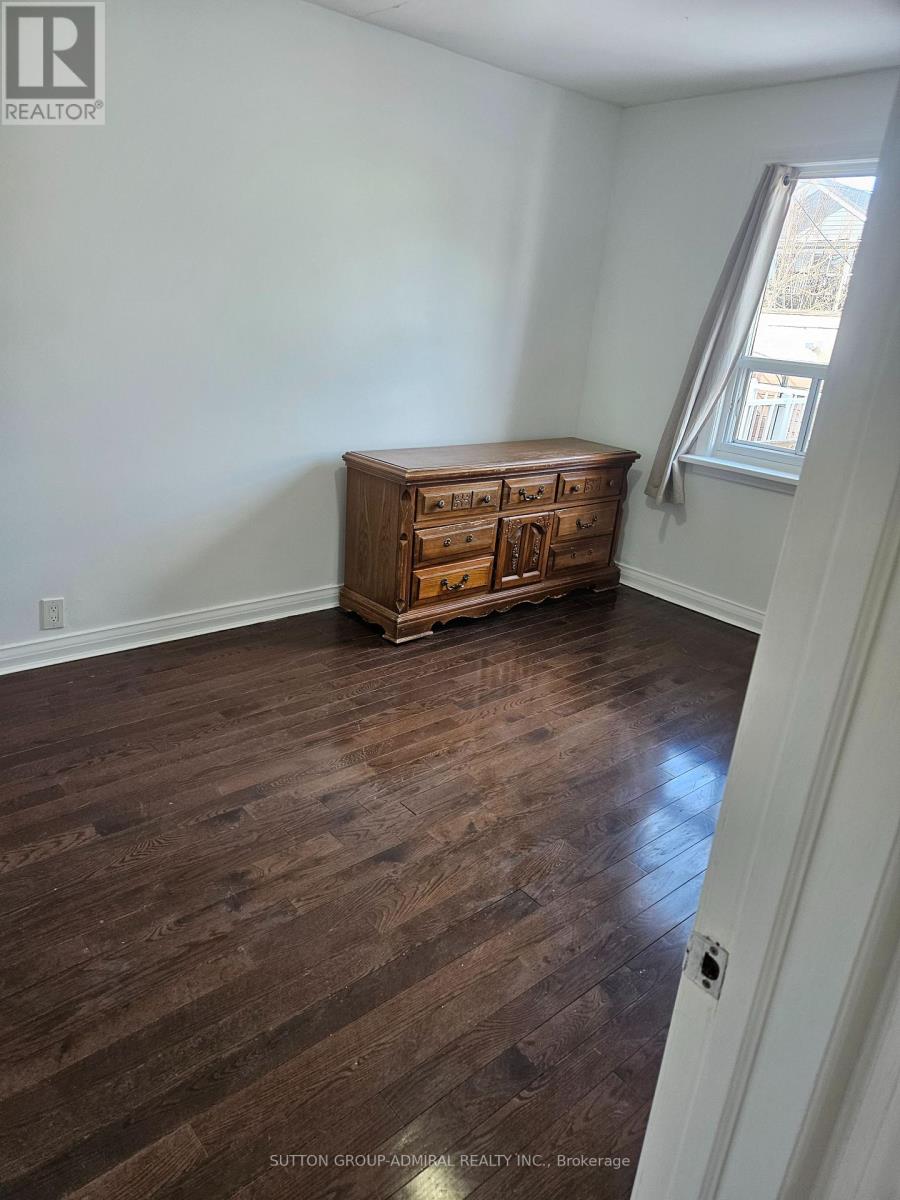 32 Belgravia Avenue, Toronto (Briar Hill-Belgravia), Ontario  M6E 2M5 - Photo 7 - W12884766