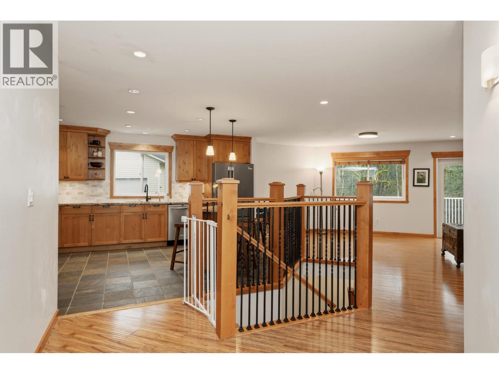 25700 116 Avenue, Maple Ridge, British Columbia  V4R 1Z6 - Photo 3 - R3099118