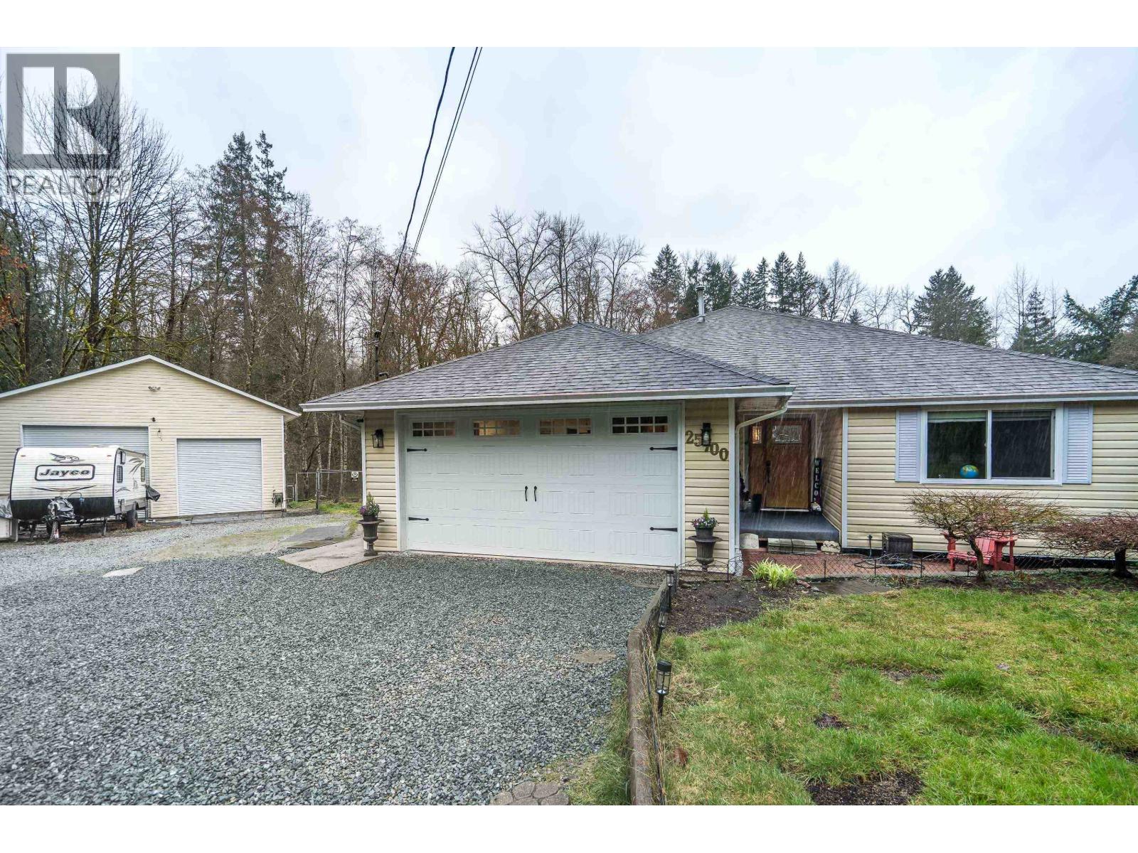 25700 116 Avenue, Maple Ridge, British Columbia  V4R 1Z6 - Photo 1 - R3099118