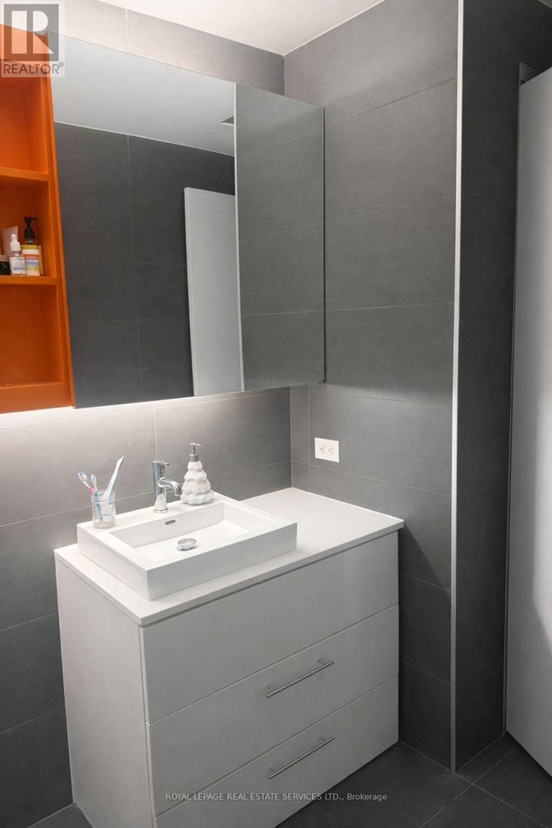 909 - 51 Trolley Crescent, Toronto, Ontario  M5A 0E9 - Photo 9 - C12884814