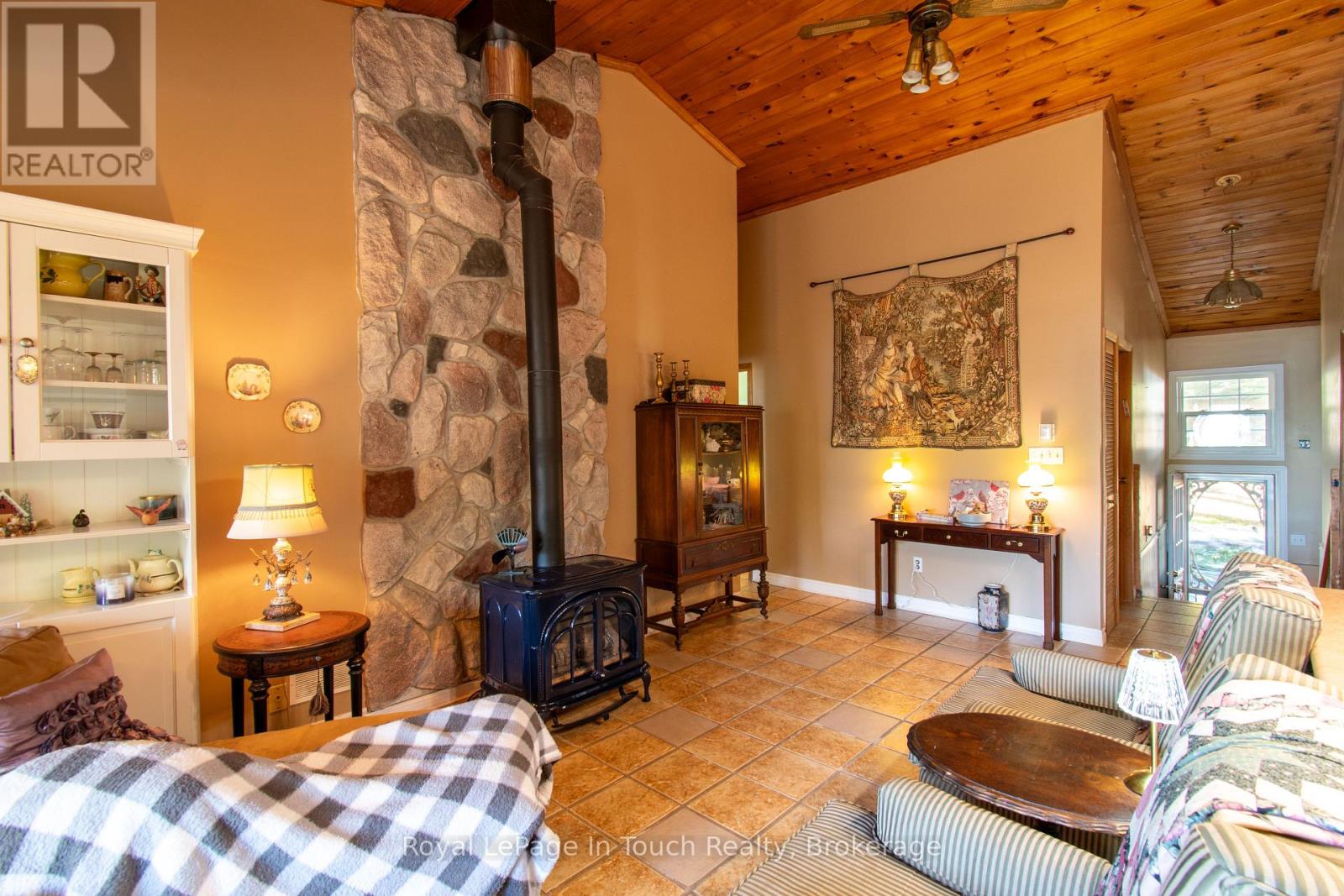 64 Wahnekewening Drive, Tiny, Ontario  L0L 2J0 - Photo 17 - S12884780