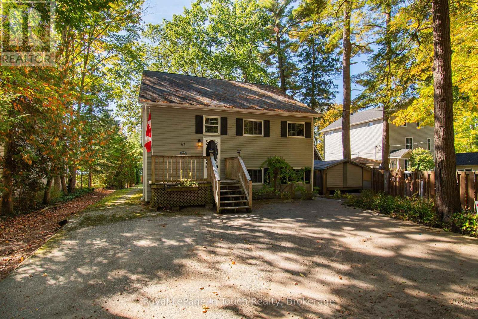 64 Wahnekewening Drive, Tiny, Ontario  L0L 2J0 - Photo 2 - S12884780